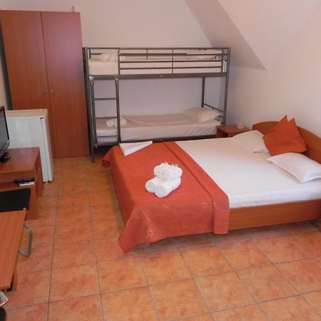 Pensiunea Iubesc Marea - piscină încălzită, vouchere vacanță, 40 m de faleză Costinesti Extérieur photo