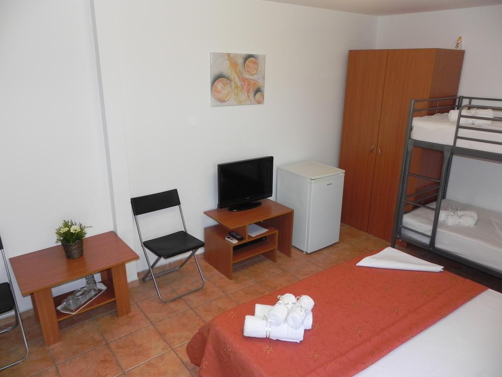 Pensiunea Iubesc Marea - piscină încălzită, vouchere vacanță, 40 m de faleză Costinesti Extérieur photo
