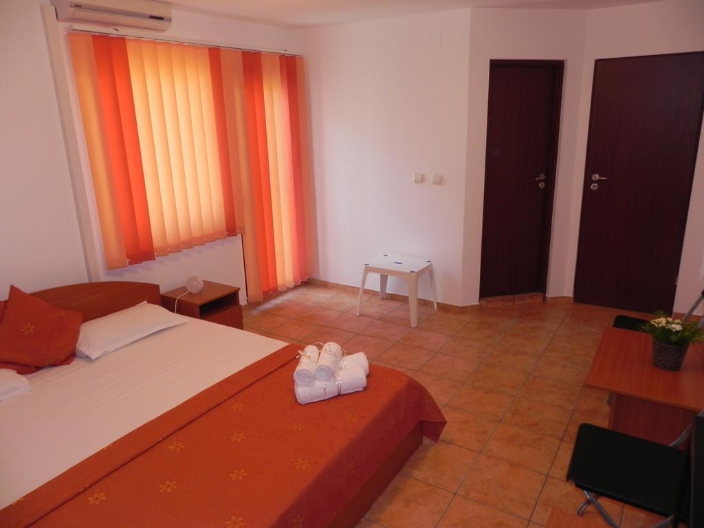 Pensiunea Iubesc Marea - piscină încălzită, vouchere vacanță, 40 m de faleză Costinesti Extérieur photo
