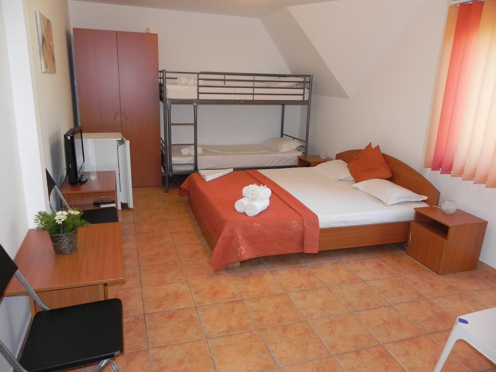 Pensiunea Iubesc Marea - piscină încălzită, vouchere vacanță, 40 m de faleză Costinesti Extérieur photo