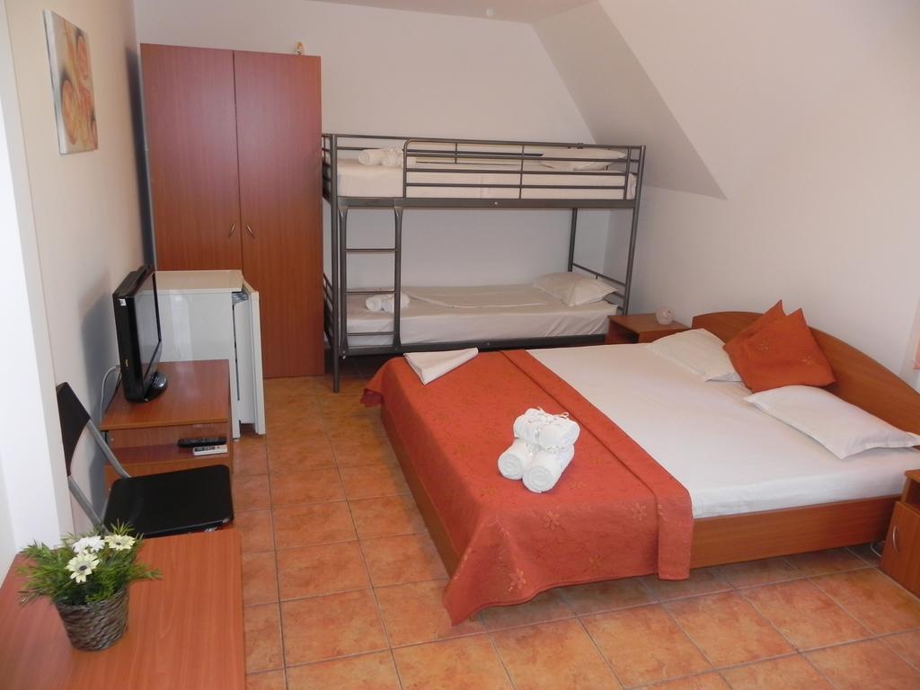 Pensiunea Iubesc Marea - piscină încălzită, vouchere vacanță, 40 m de faleză Costinesti Extérieur photo