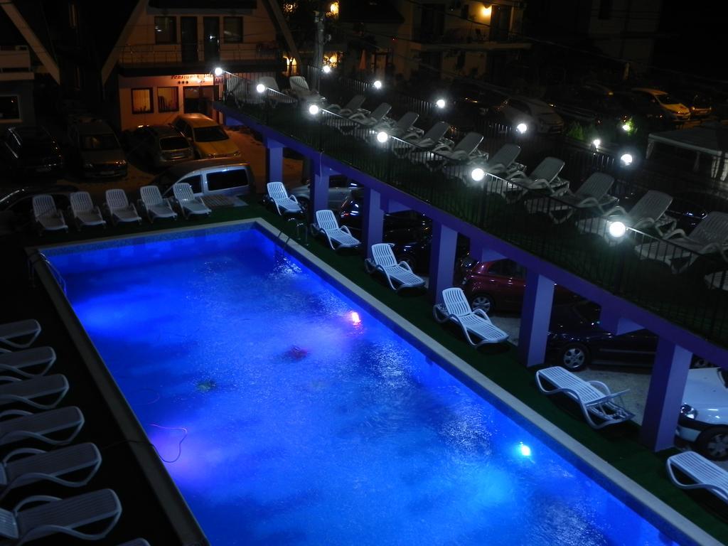 Pensiunea Iubesc Marea - piscină încălzită, vouchere vacanță, 40 m de faleză Costinesti Extérieur photo