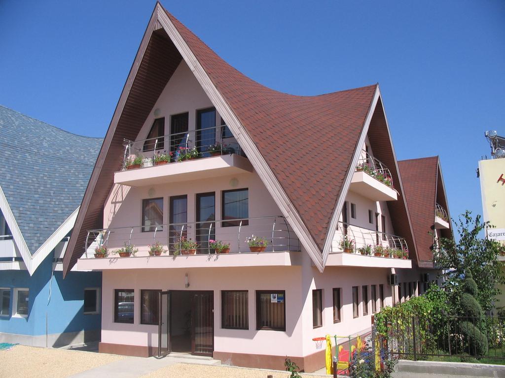 Pensiunea Iubesc Marea - piscină încălzită, vouchere vacanță, 40 m de faleză Costinesti Extérieur photo